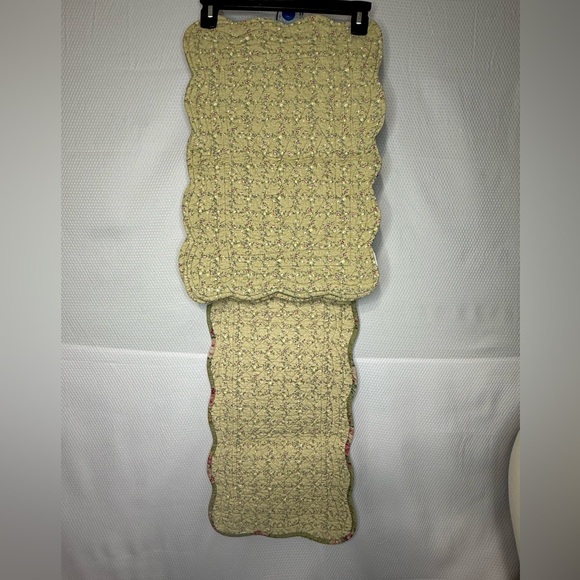 Floral Cottagecore Reversable Quilted Table Runner and Placemats - Picture 11 of 13